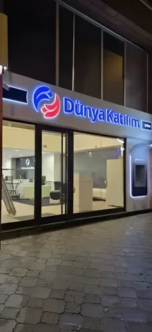 Işıklı logolu Dünya Katılım şube girişi